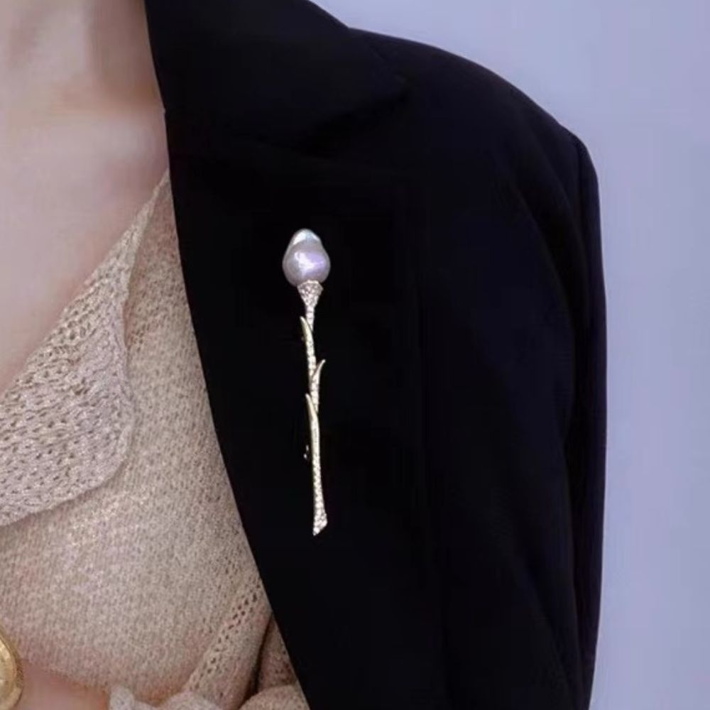 MINERVA I Pearl Brooch