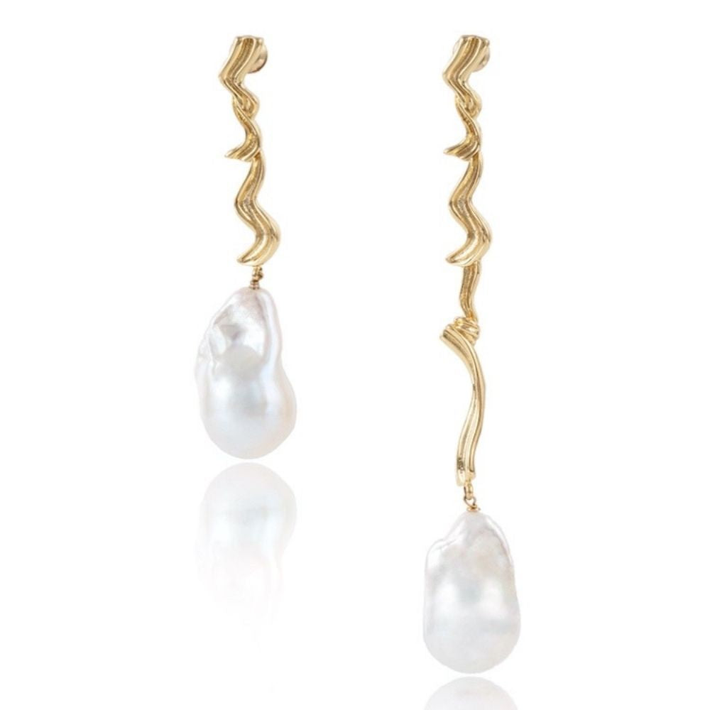 MINNA Mismatch Wavy Gold Baroque Pearl Dangle Earrings