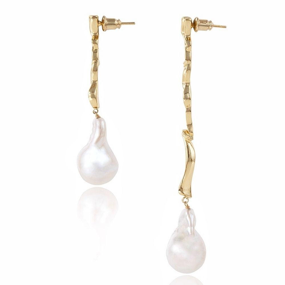 MINNA Mismatch Wavy Gold Baroque Pearl Dangle Earrings