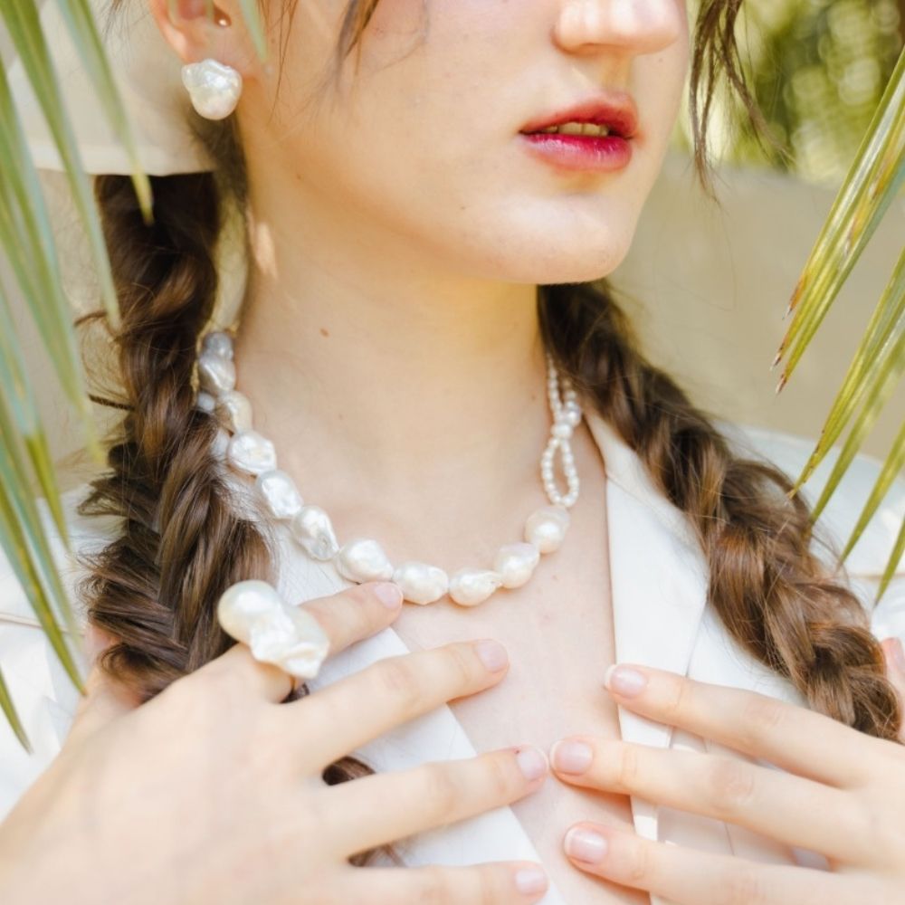 MINERVA Pearl Twisted Necklace